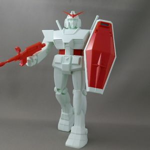 初期設定ではね。ガンプラでも初期1/100は忠実に再現してるよ