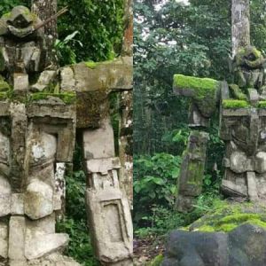 インドネシアで発見された石像。これは数百年前のマジャパヒト王国時代に作られたと現地人は言っているらしい。でもこれは・・・