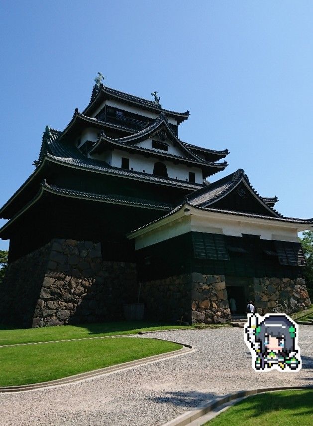 連休を利用し、松江城へ行って来ました。入り口正面からドドーンと長い石垣や城周りの良さ、何より松江城の柱構造などメッチャ楽しかった。国宝5城もコンプ出来て満足。…ナビ「自宅まで450kmデス」