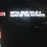 こちらもどうぞ
MGS4はPS3限定のソフトですのでこの画像に写っている武器ライセンスバウチャーはPS3のものだということが分かりますよね
背景にうっすらとしか写っていませんので注意深く見てくださいね